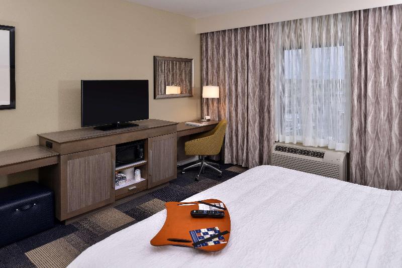 جناح سرير كينج, Holiday Inn Express & Suites Knoxville Clinton, An Ihg