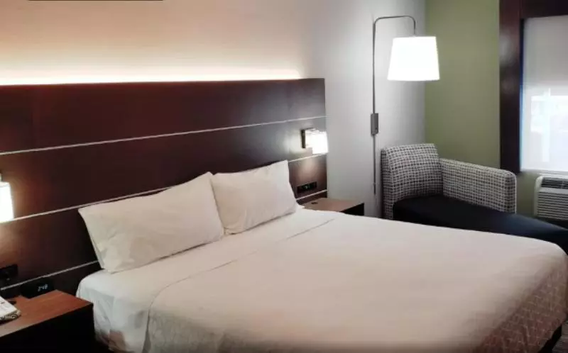 キングサイズベッドのスイートルーム, Holiday Inn Express Hotel And Suites Weslaco, An Ihg