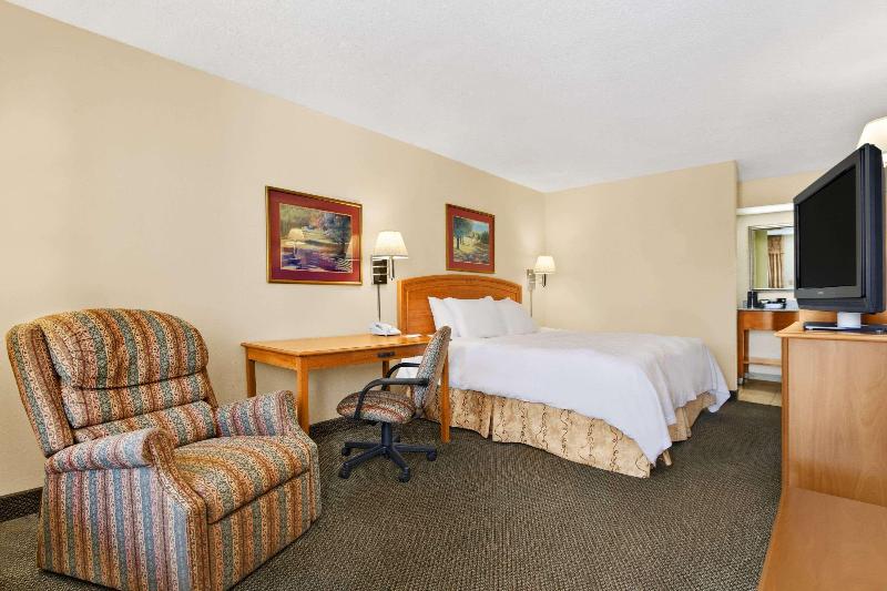 Стандартный Номер Кровать Кинг, Howard Johnson By Wyndham Greensboro Near The Coliseum