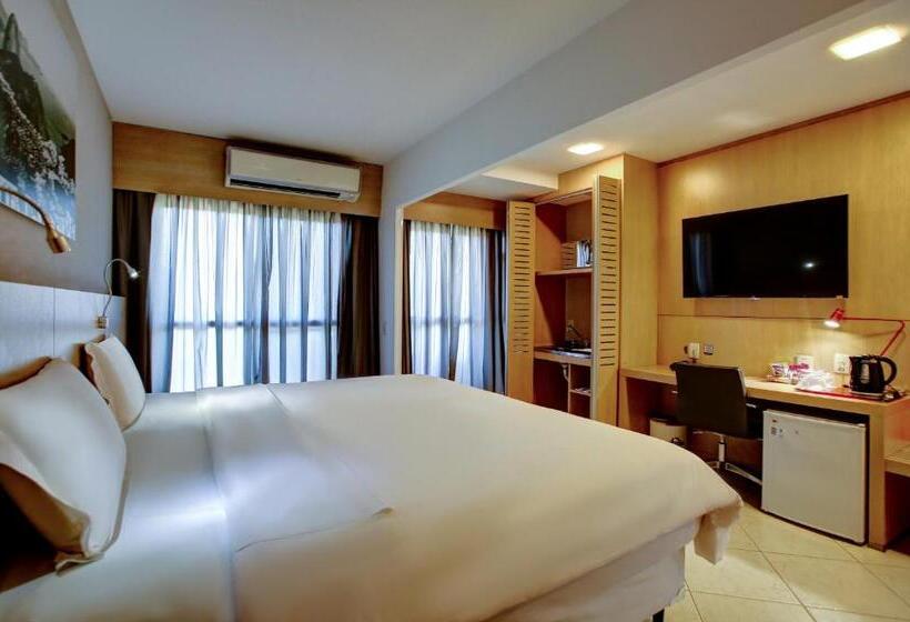 Deluxe Room King Size Bed