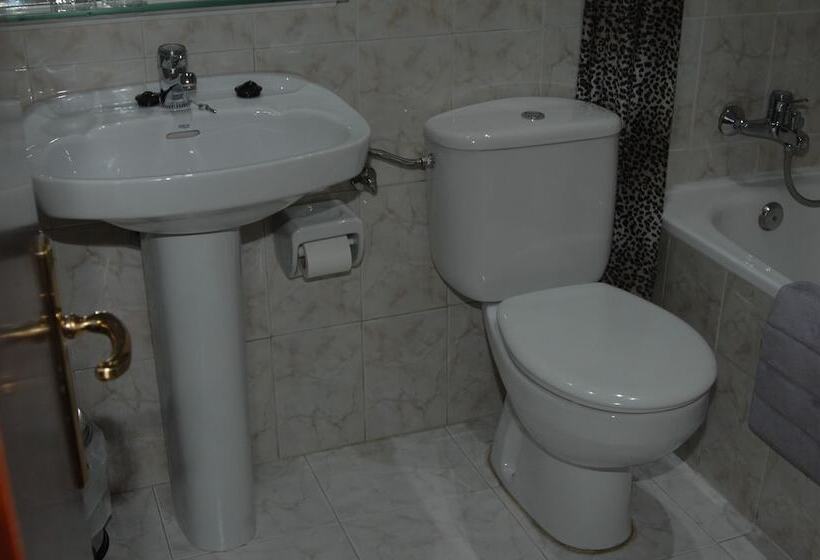 اتاق استاندارد سه نفره, Santacruz