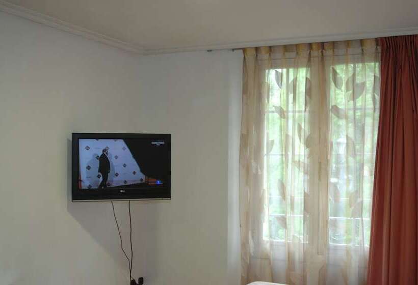 اتاق استاندارد سه نفره, Santacruz