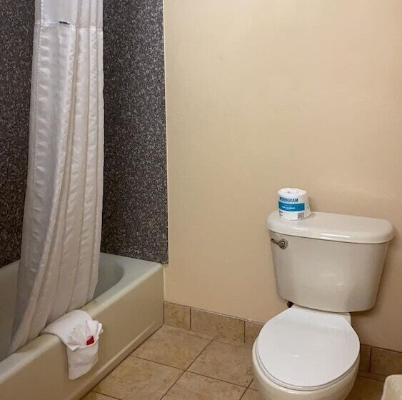 适用于残疾人士的豪华房间, Super 8 By Wyndham Great Bend