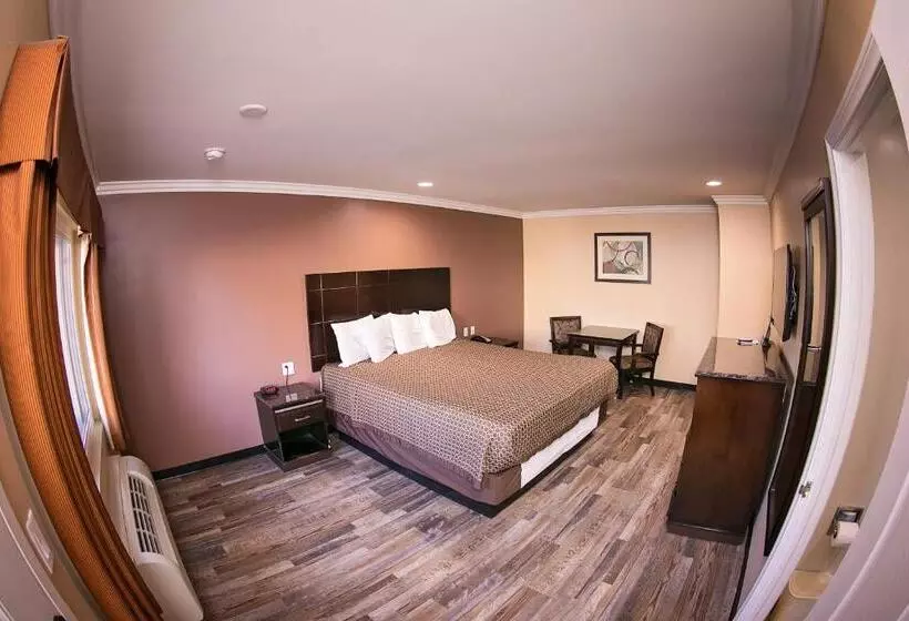 キングサイズベッドのスタンダードルーム, Rodeway Inn & Suites