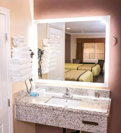 キングサイズベッドのスタンダードルーム, Rodeway Inn & Suites