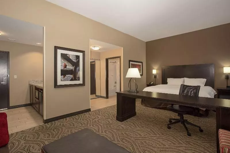 キングサイズベッドのスイートルーム, Rodeway Inn & Suites