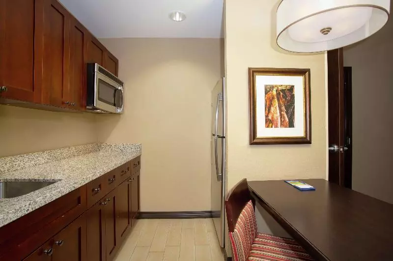 キングサイズベッドのスイートルーム, Rodeway Inn & Suites