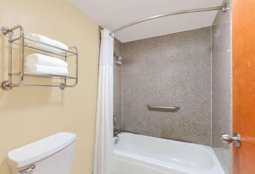 غرفه قياسيه سريرين مزدوجين, Super 8 By Wyndham Jacksonville Ar