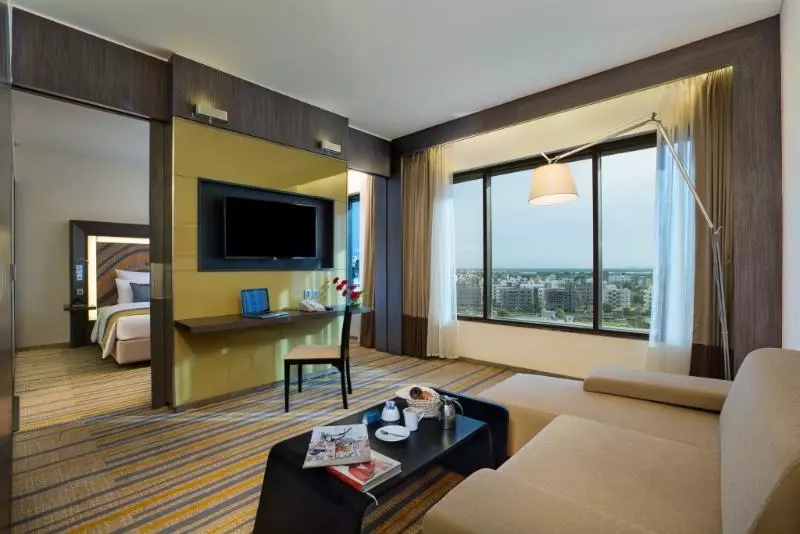 プレミアムスイート, Novotel Kolkata Hotel And Residences