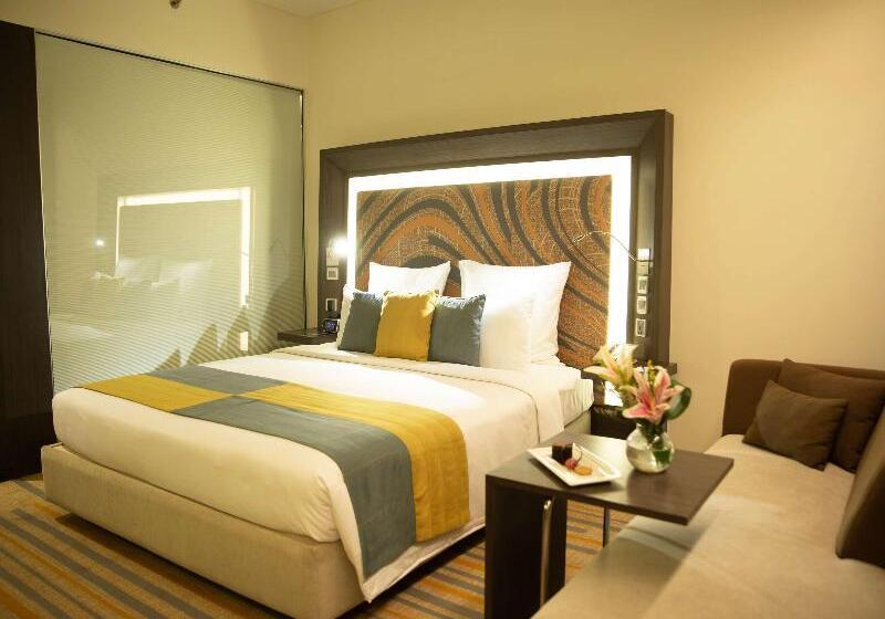 اتاق سوپریور با تخت بزرگ, Novotel Kolkata Hotel And Residences