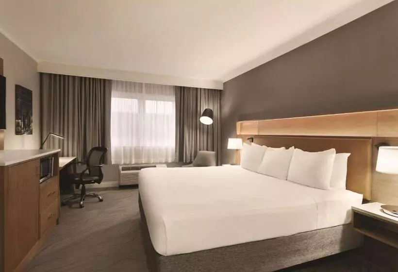 キングサイズベッドのスタンダードルーム, Radisson Hotel Providence Airport