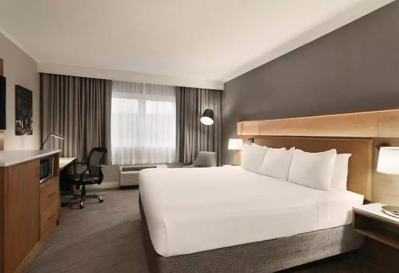 キングサイズベッドのスタンダードルーム, Radisson Hotel Providence Airport