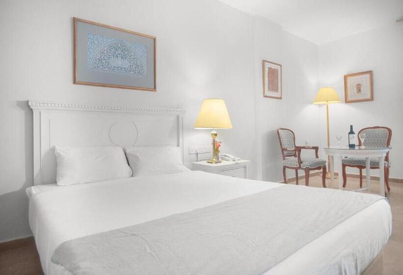 اتاق لوکس با تخت بزرگ, Grand Hotel Madaba