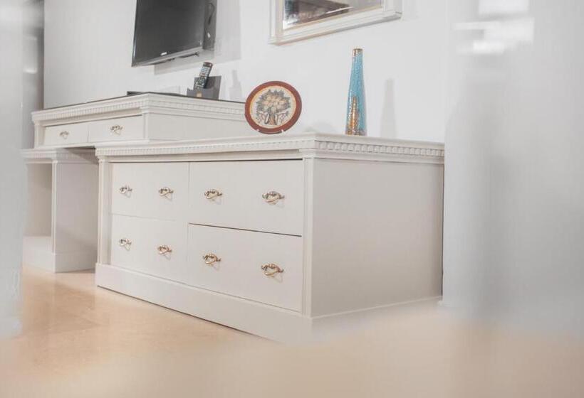 اتاق لوکس سه تخته, Grand Hotel Madaba