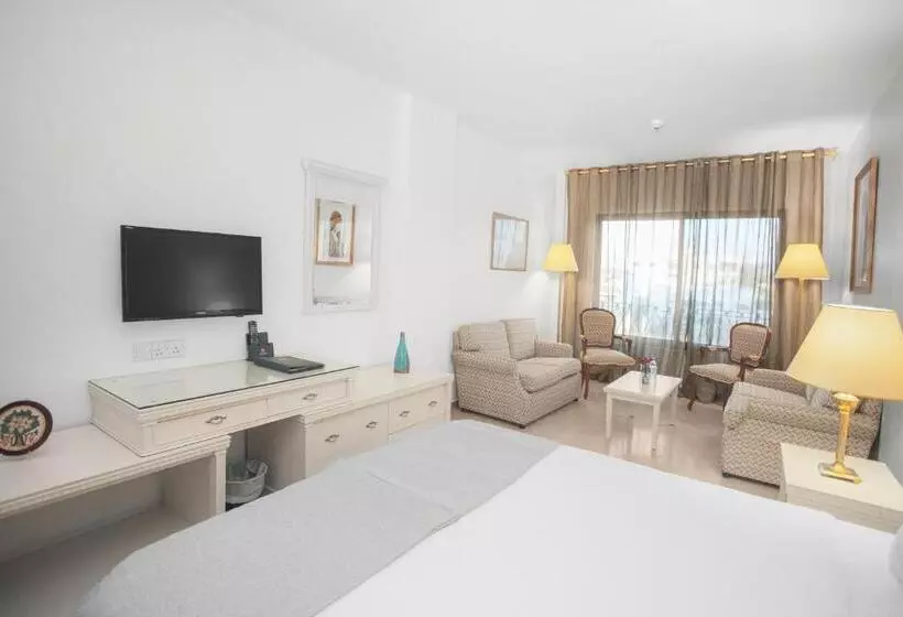 سوییت جونیور با چشم‌انداز استخر, Grand Hotel Madaba