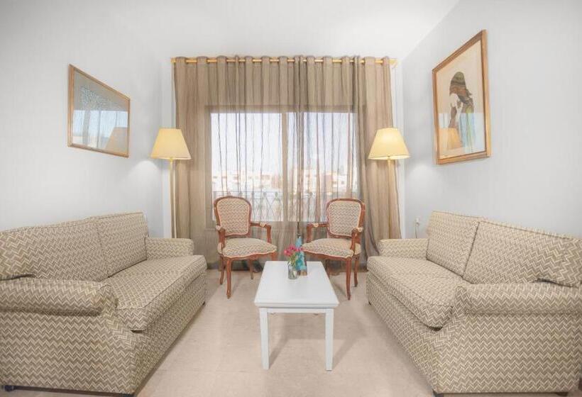 سوییت جونیور با چشمانداز استخر, Grand Hotel Madaba