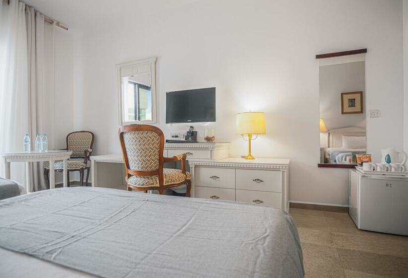 اتاق لوکس سه تخته, Grand Hotel Madaba