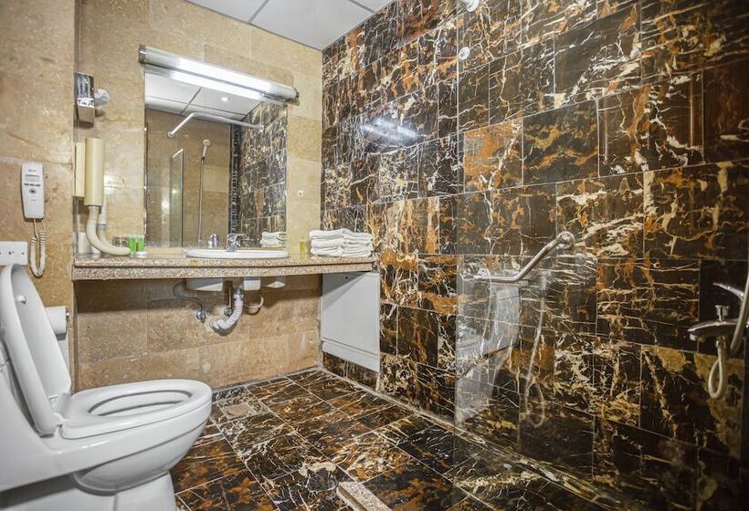 اتاق لوکس سه تخته, Grand Hotel Madaba