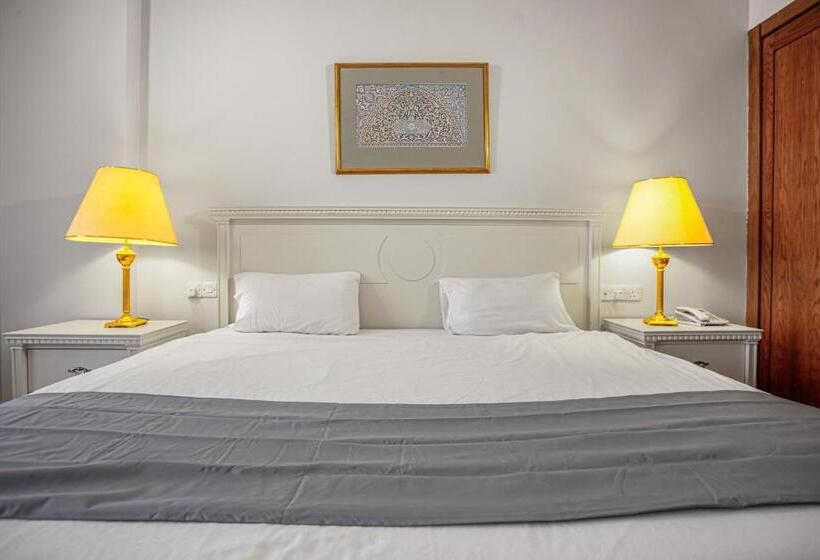 اتاق لوکس با تخت بزرگ, Grand Hotel Madaba