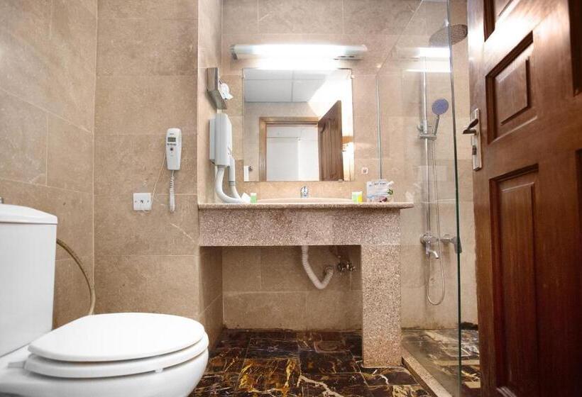 اتاق لوکس سه تخته, Grand Hotel Madaba