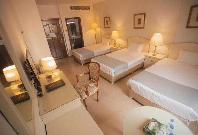 اتاق لوکس سه تخته, Grand Hotel Madaba