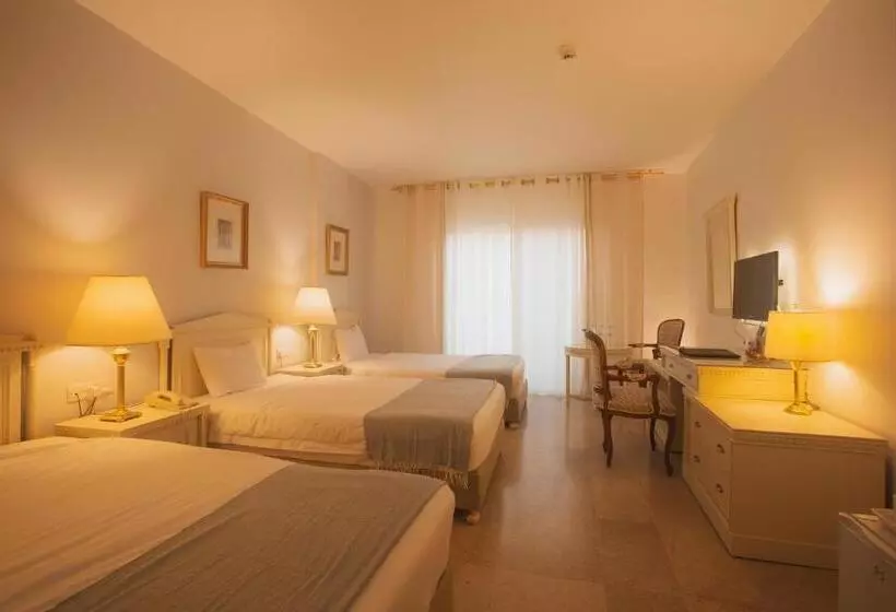 اتاق لوکس سه تخته, Grand Hotel Madaba