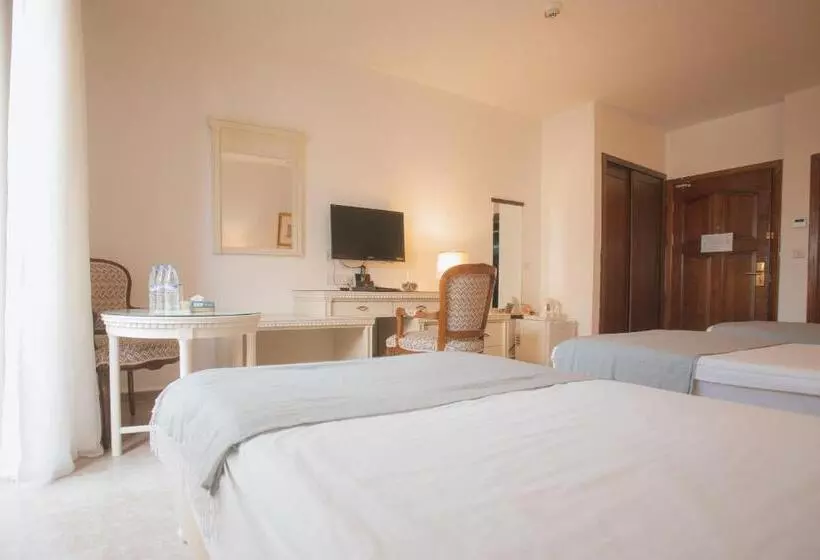 اتاق لوکس سه تخته, Grand Hotel Madaba