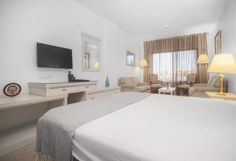 سوییت جونیور با چشم‌انداز استخر, Grand Hotel Madaba