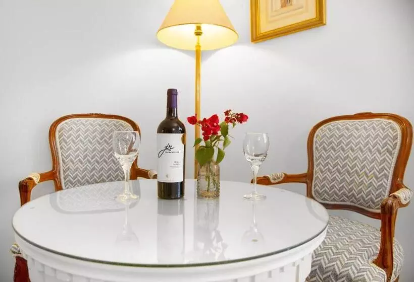 سوییت جونیور با چشم‌انداز استخر, Grand Hotel Madaba