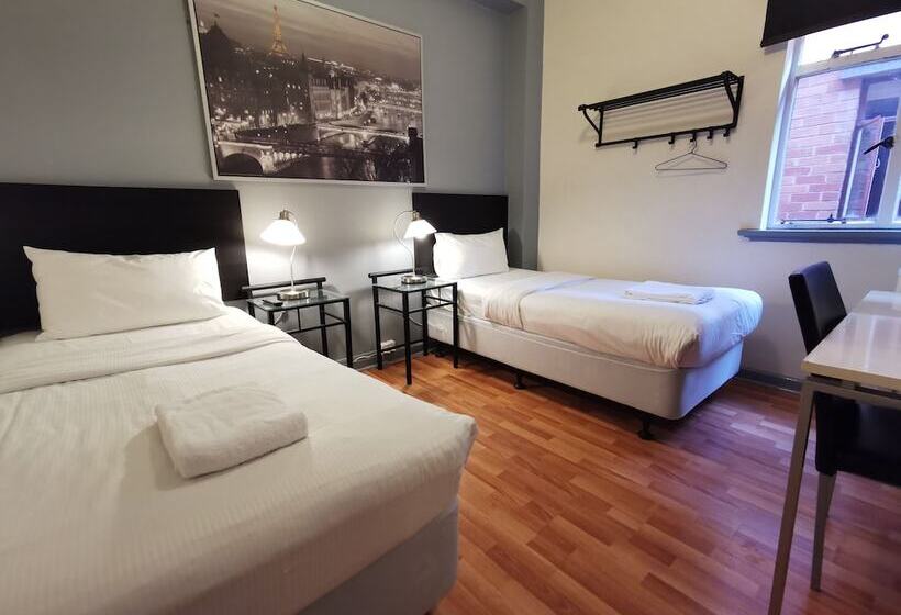 غرفة قياسية حمام مشترك, City Centre Budget