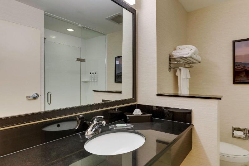 스탠다드 스튜디오 킹침대, Fairfield Inn And Suites Hutchinson