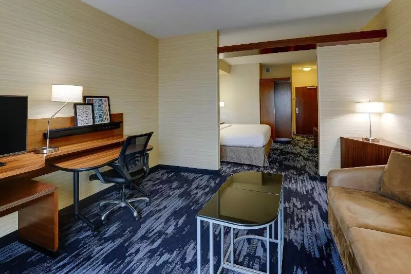 キングサイドベッドのスタンダードワンルーム, Fairfield Inn And Suites Hutchinson