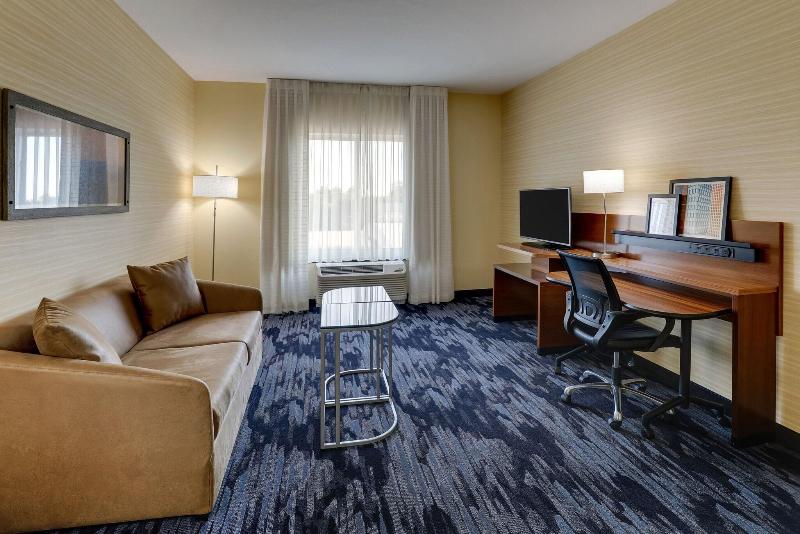 스탠다드 스튜디오 킹침대, Fairfield Inn And Suites Hutchinson