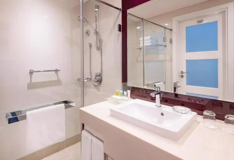 キングサイズベッドのエクゼクティブルーム, Holiday Inn Alseeb Muscat, An Ihg