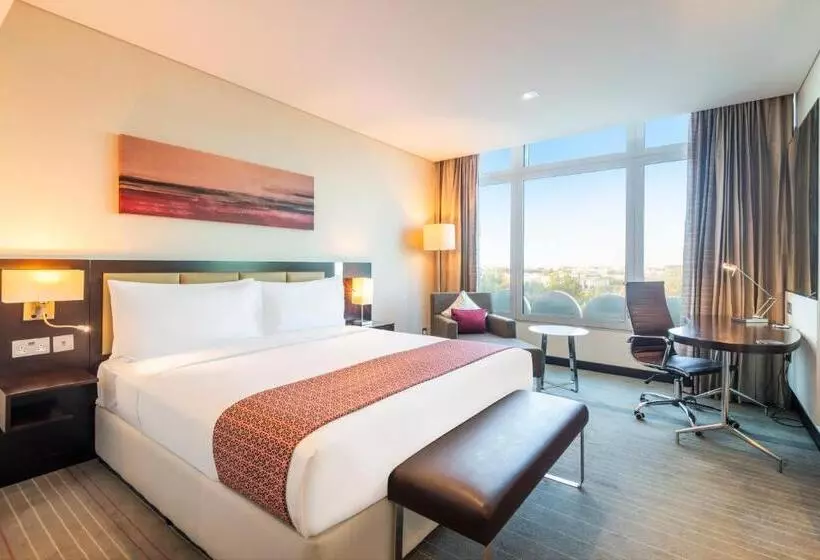 キングサイズベッドのエクゼクティブルーム, Holiday Inn Alseeb Muscat, An Ihg