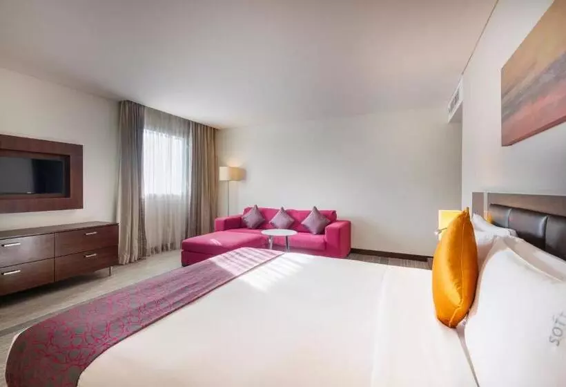 キングサイズベッドのジュニアスイート, Holiday Inn Alseeb Muscat, An Ihg
