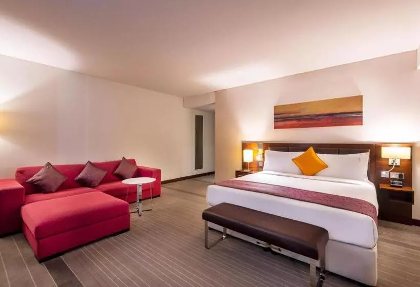 キングサイズベッドのジュニアスイート, Holiday Inn Alseeb Muscat, An Ihg