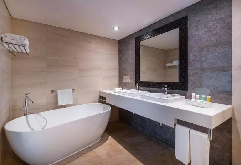 スイート, Holiday Inn Alseeb Muscat, An Ihg