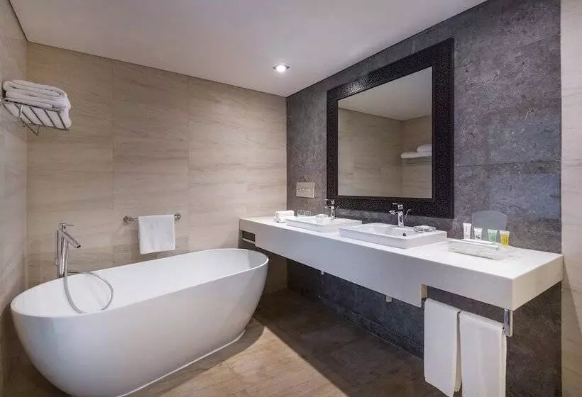 スイート, Holiday Inn Alseeb Muscat, An Ihg