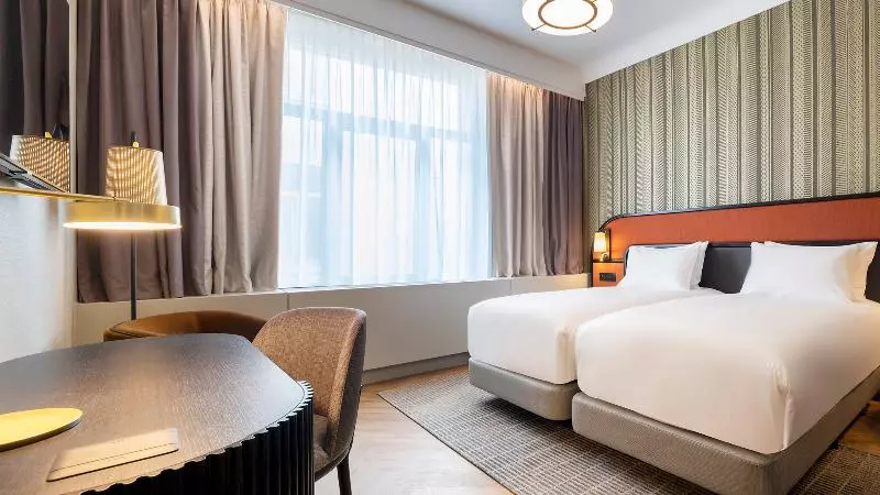 キングサイズベッドのスイートルーム, Holiday Inn Alseeb Muscat, An Ihg