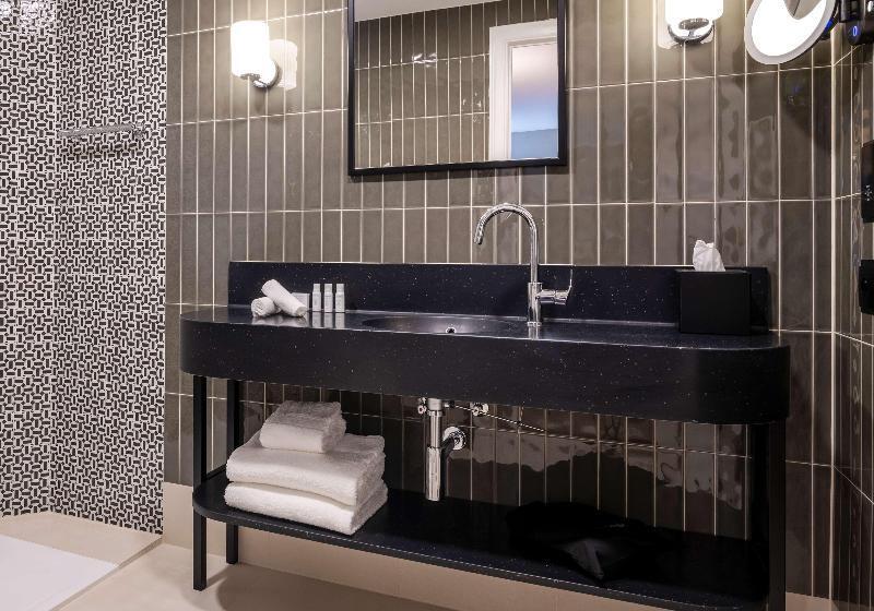 سوئیت با تخت بزرگ, Holiday Inn Alseeb Muscat, An Ihg