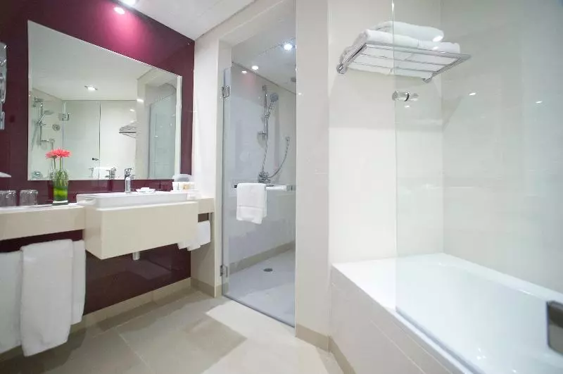 キングサイズベッドのスタンダードルーム, Holiday Inn Alseeb Muscat, An Ihg