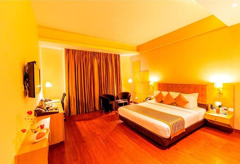 غرفة قياسية سرير كينج, Ramada Neemrana