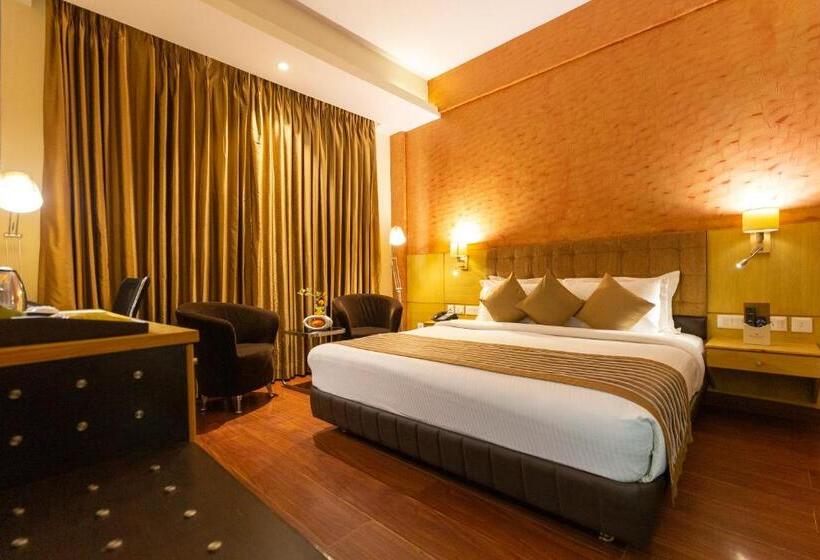 غرفة قياسية سرير كينج, Ramada Neemrana