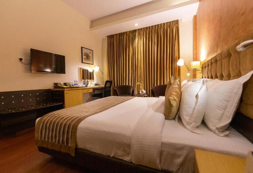 غرفة قياسية سرير كينج, Ramada Neemrana