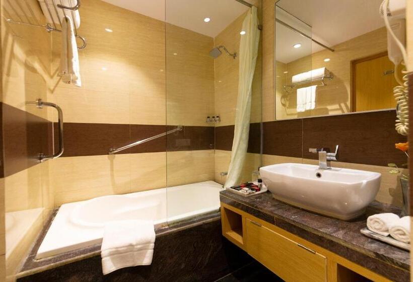 غرفة قياسية سرير كينج, Ramada Neemrana