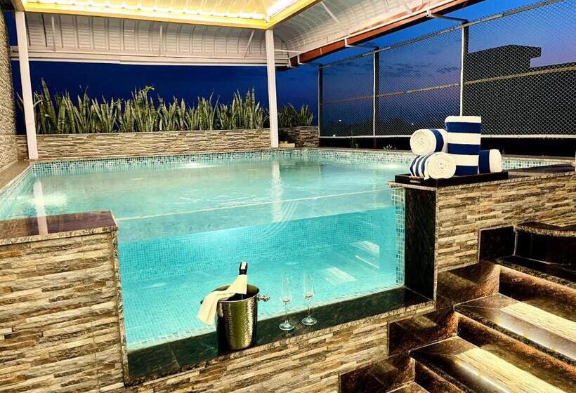 جناح, Ramada Neemrana