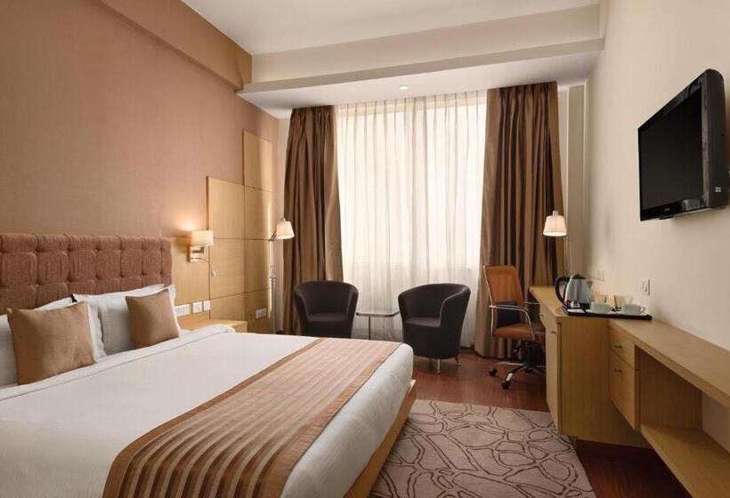 غرفة قياسية سرير كينج, Ramada Neemrana