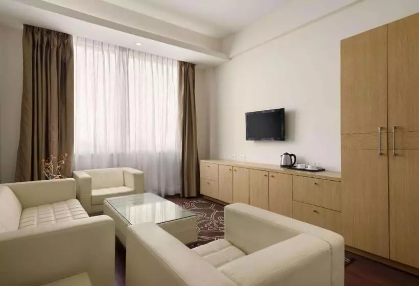 キングサイズベッドのスイートルーム, Ramada Neemrana