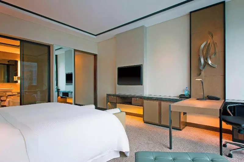Deluxe Room King Size Bed